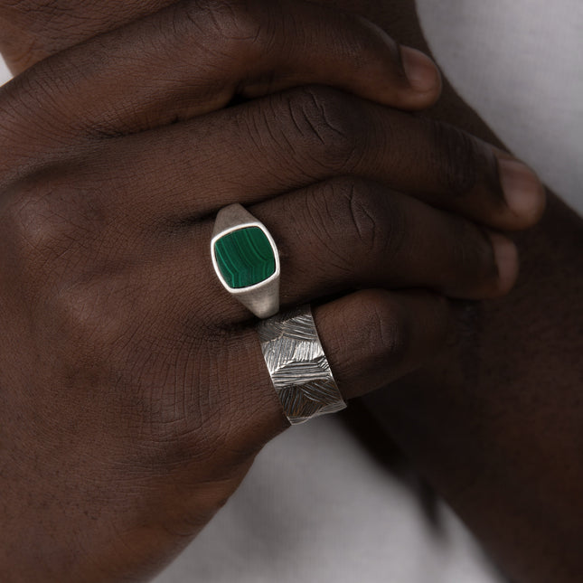 Cushion Signet Ring With Malachite Stone-Ring-Kompsós