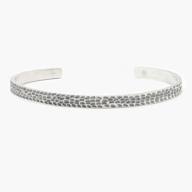 Hammered Silver Bangle With Oxidised Finish-Kompsós