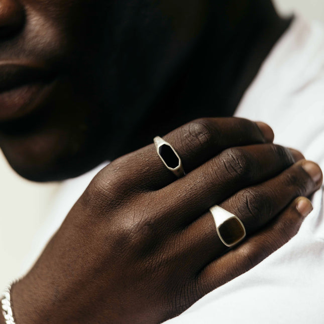 Octagon Signet Ring With Matte Onyx Stone-Ring-Kompsós
