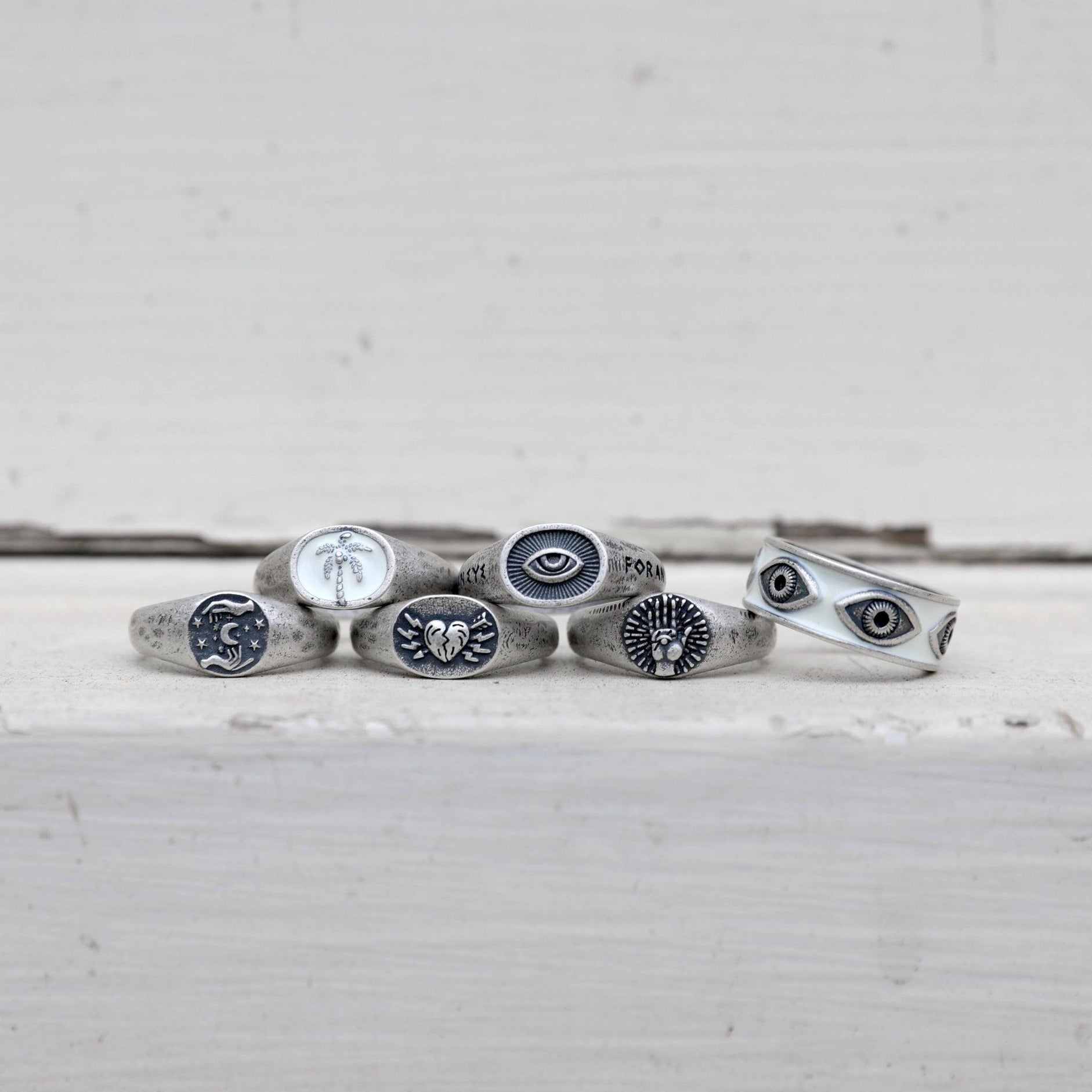 Antique Silver Ring With Evil Eye And White Enamel-Ring-Kompsós