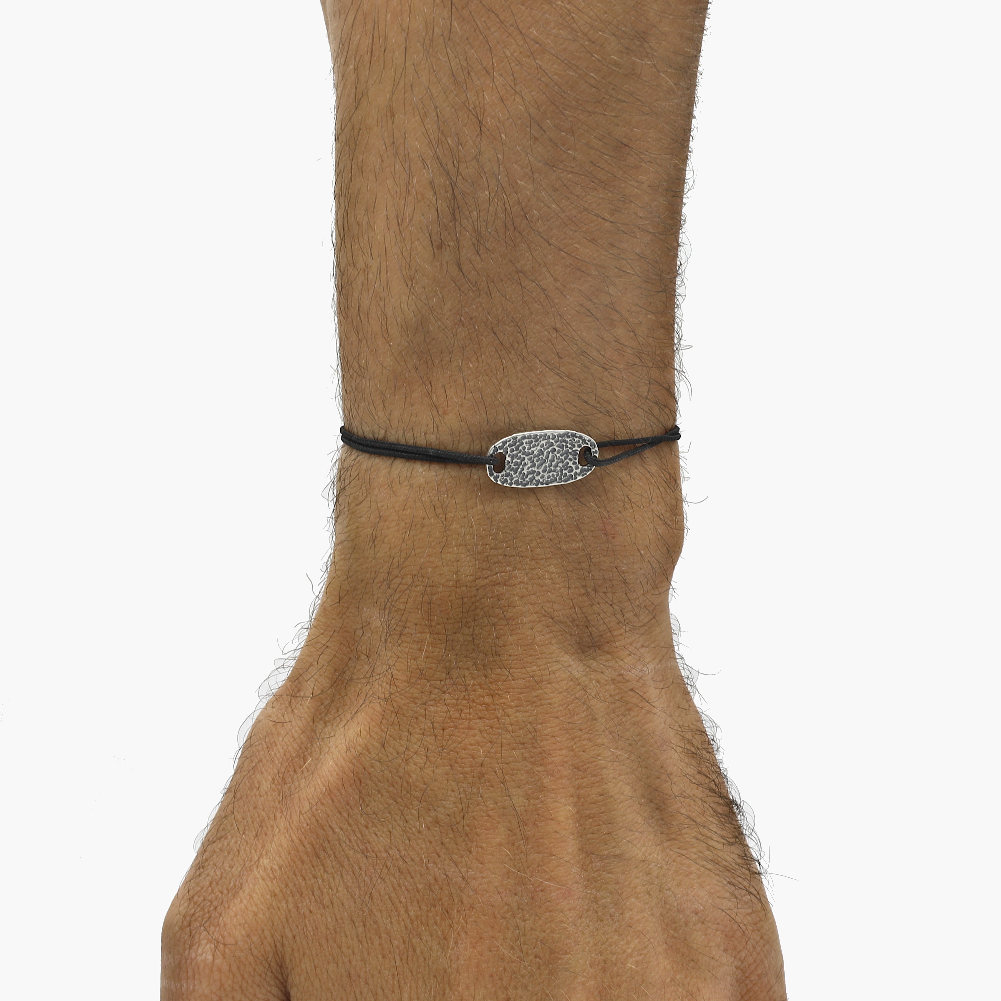 Cord Bracelet With Hammered Sterling Silver Plate (Black)-Kompsós
