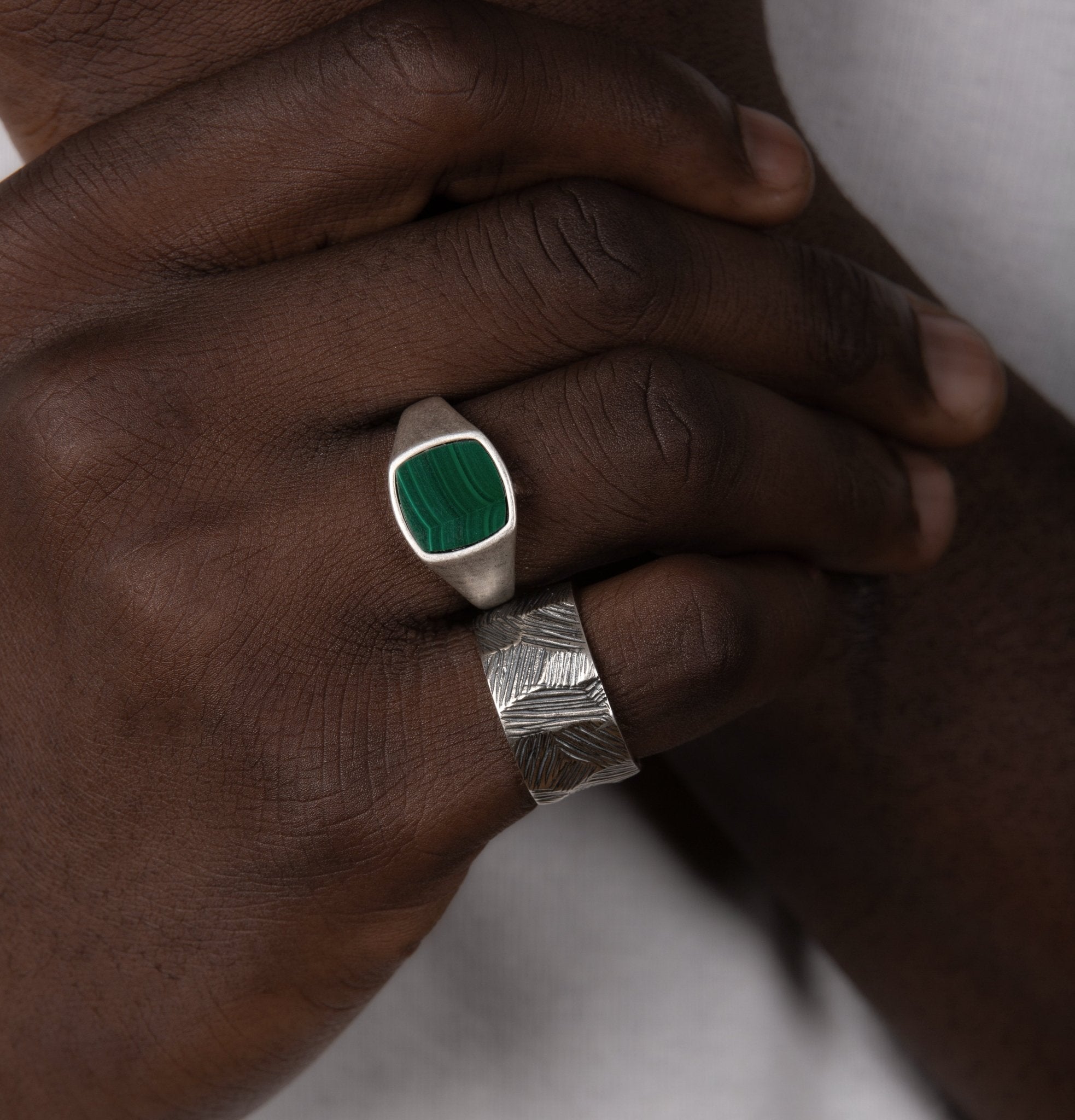 Cushion Signet Ring With Malachite Stone-Ring-Kompsós