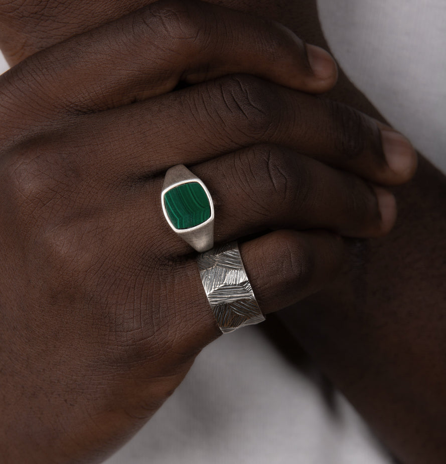 Cushion Signet Ring With Malachite Stone-Ring-Kompsós