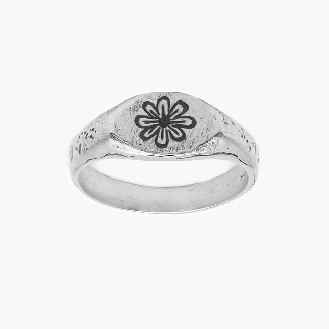 Engraved Daisy Sterling Silver Ring-Ring-Kompsós