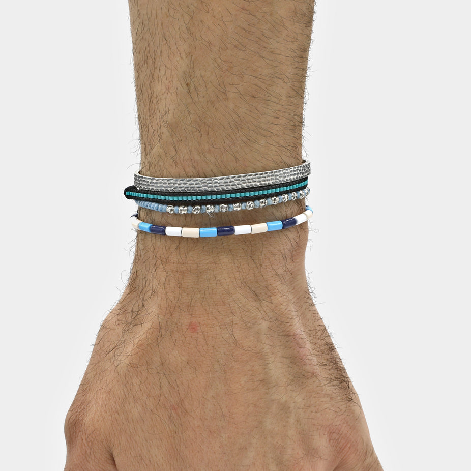 Hammered Silver Bangle With Oxidised Finish-Kompsós
