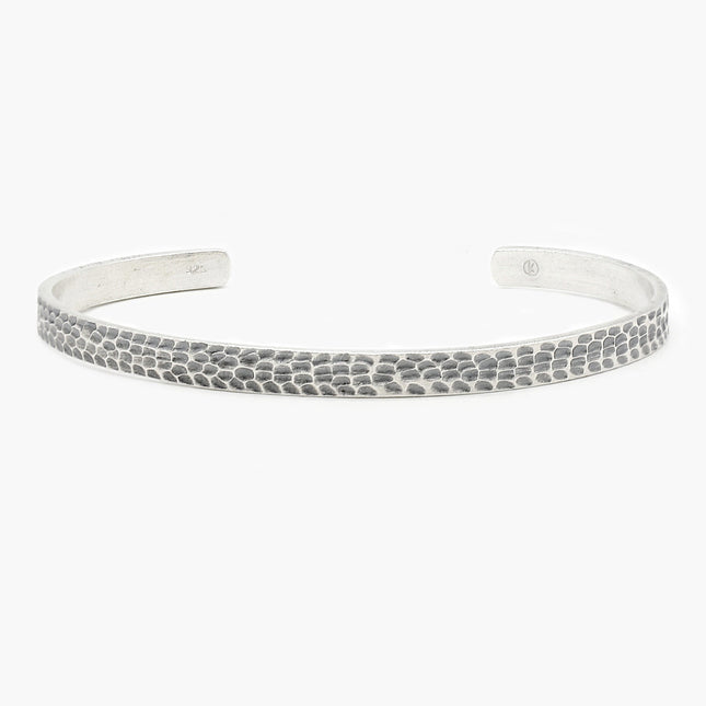 Hammered Silver Bangle With Oxidised Finish-Kompsós