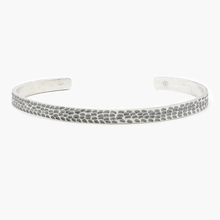 Hammered Silver Bangle With Oxidised Finish-Kompsós