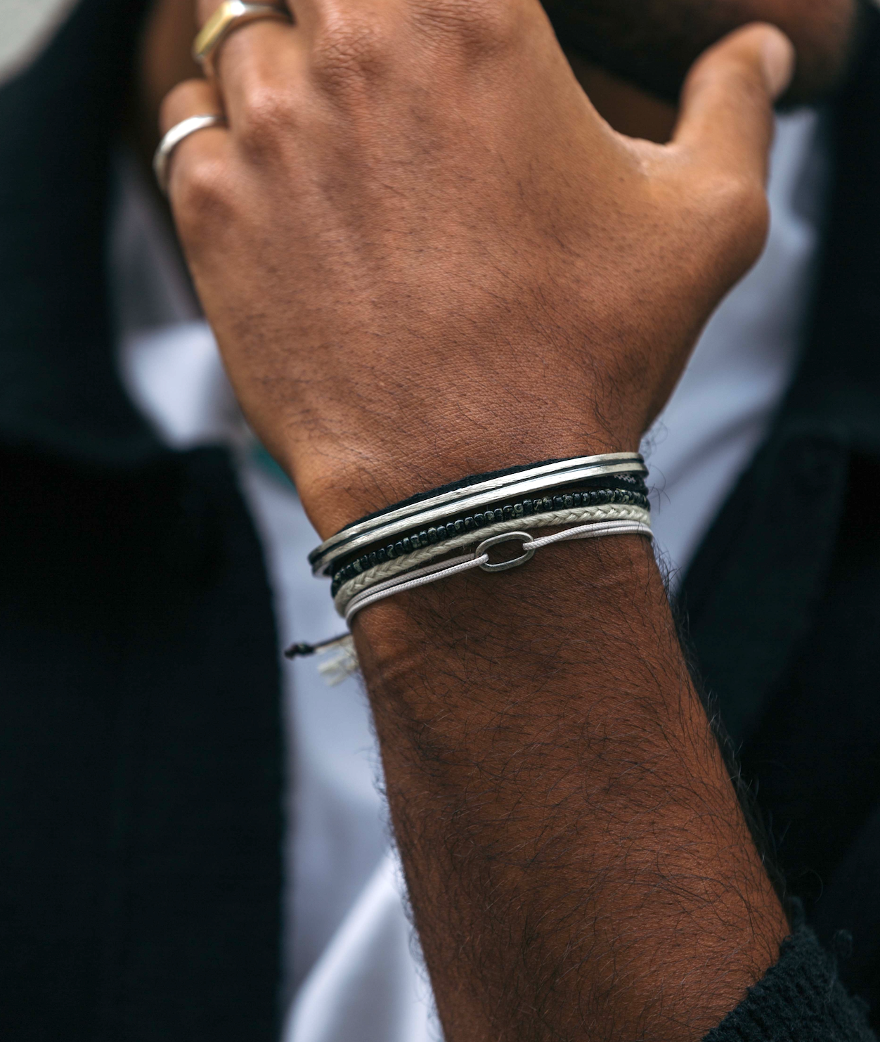 Hand Forged Sterling Silver Bangle With Oxidised Line-Bracelet-Kompsós