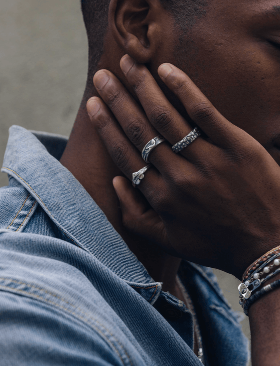 Hand Forged Sterling Silver Ring With Embossed Daisy-Ring-Kompsós