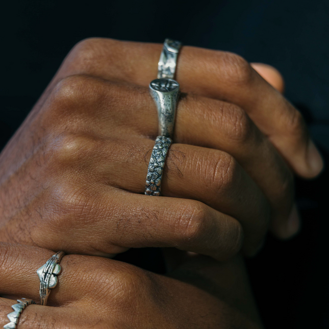 Hand Forged Sterling Silver Ring With Embossed Daisy-Ring-Kompsós