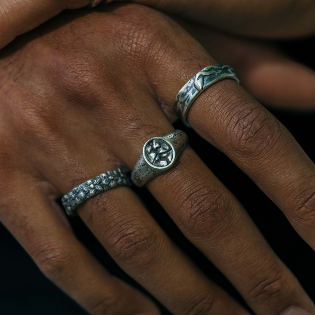 Hand Forged Sterling Silver Ring With Embossed Daisy-Ring-Kompsós