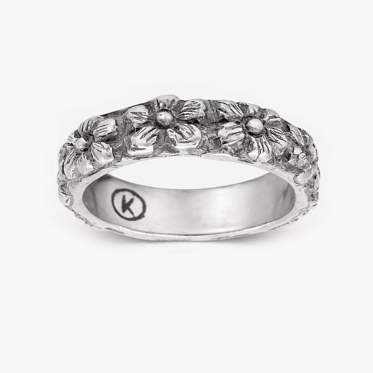 Hand Forged Sterling Silver Ring With Embossed Daisy-Ring-Kompsós