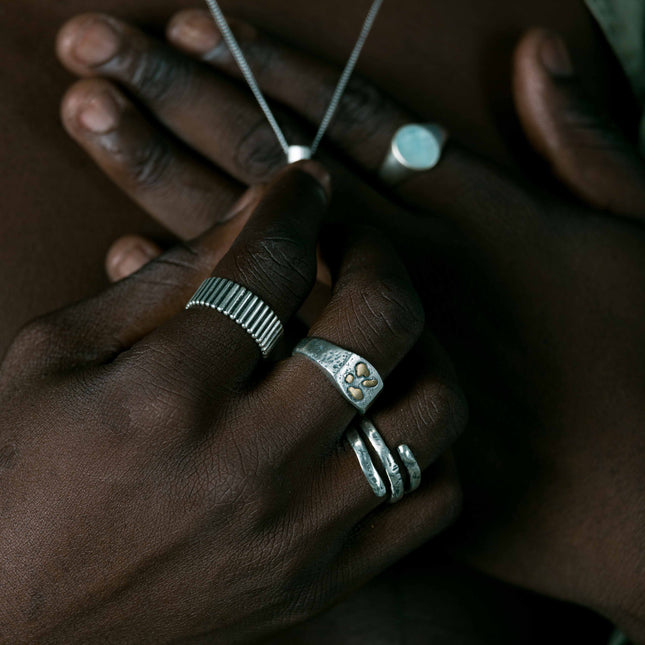 Hand-Forged Sterling Silver Ring With Gold Details-Ring-Kompsós