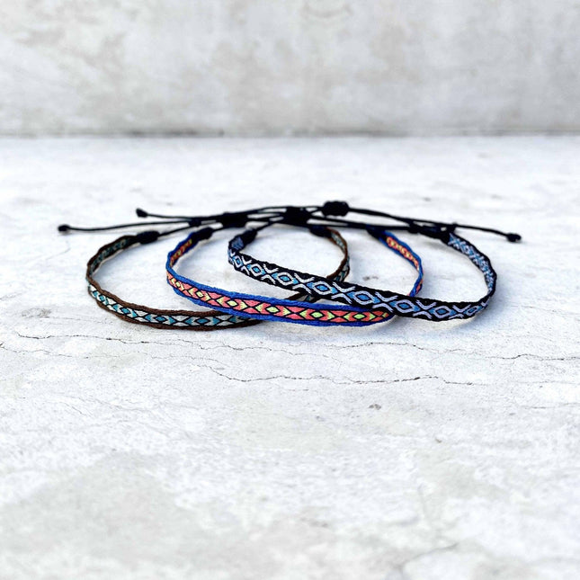 Handmade Purnama Bracelet 1 (White/Blue) - Kompsós