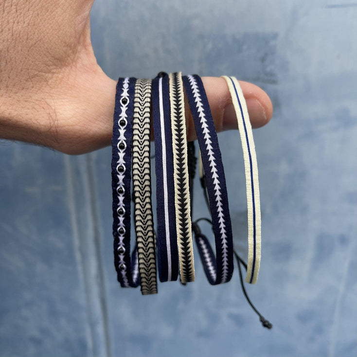 Handmade Purnama Bracelet 41 (Navy Blue/White) - Kompsós