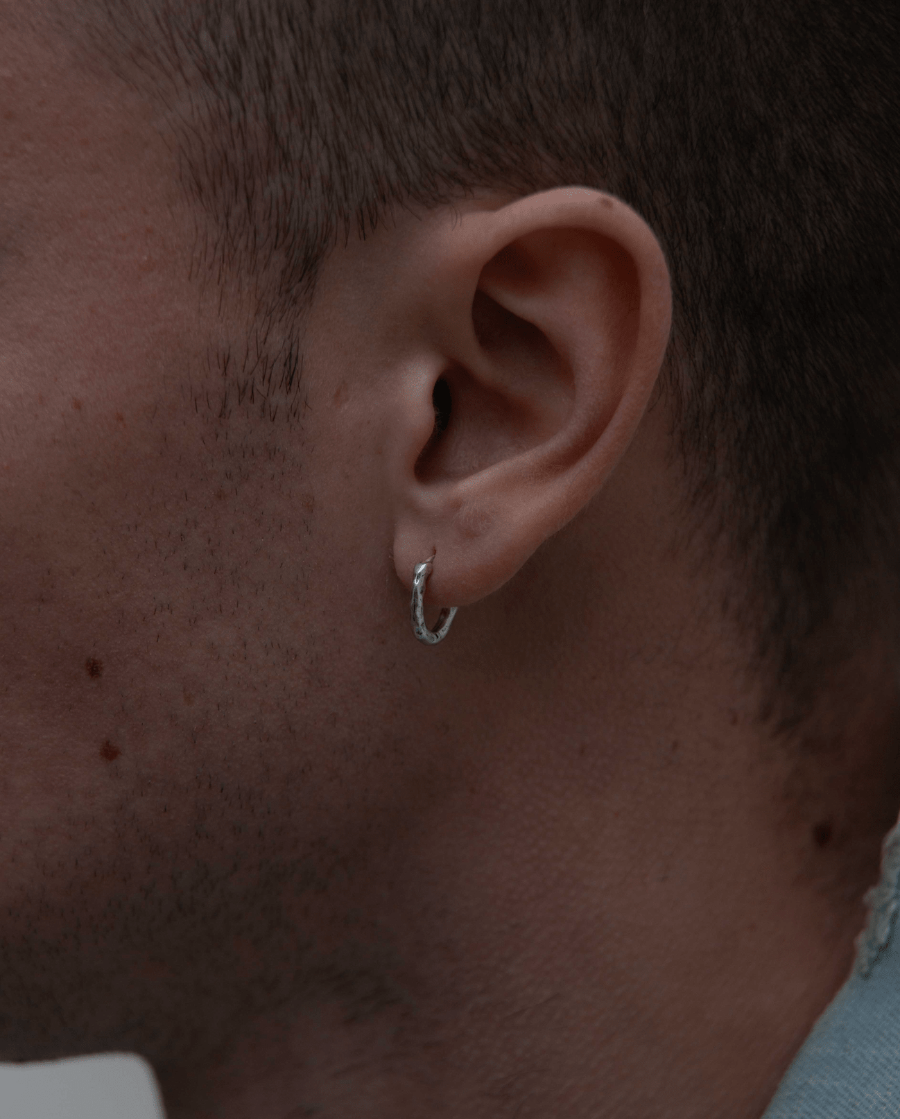 Mini Hammered Sterling Silver Hoop Earring-Earring-Kompsós
