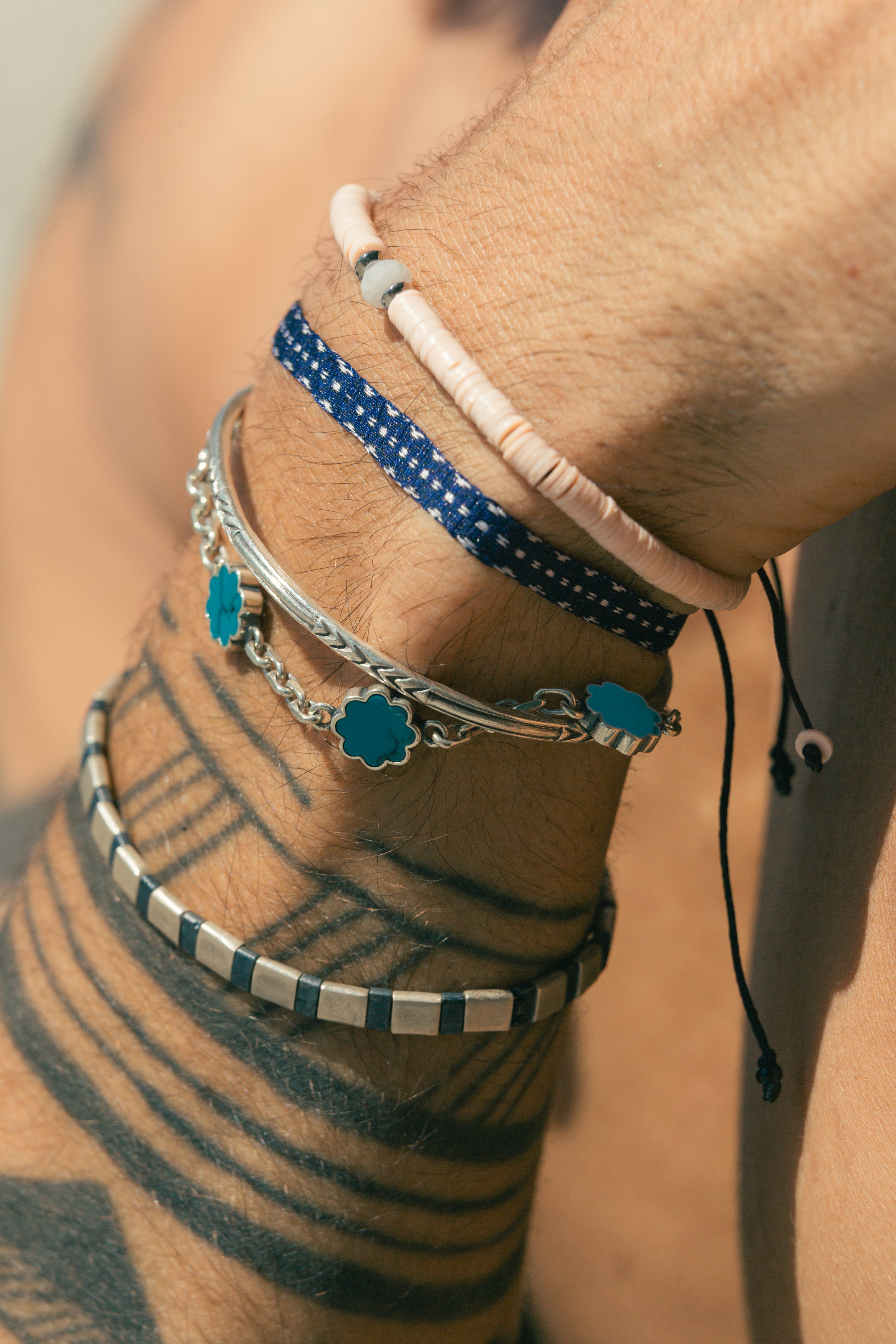 Multi Daisies Sterling Silver Chain Bracelet With Arizona Turquoise-Bracelet-Kompsós