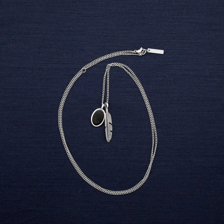 Silver Necklace With Feather And Matte Onyx Charm-Necklace-Kompsós