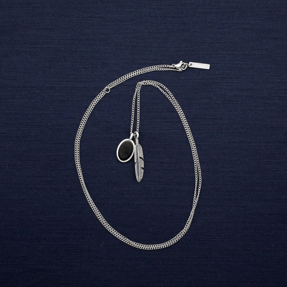 Silver Necklace With Feather And Matte Onyx Charm-Necklace-Kompsós