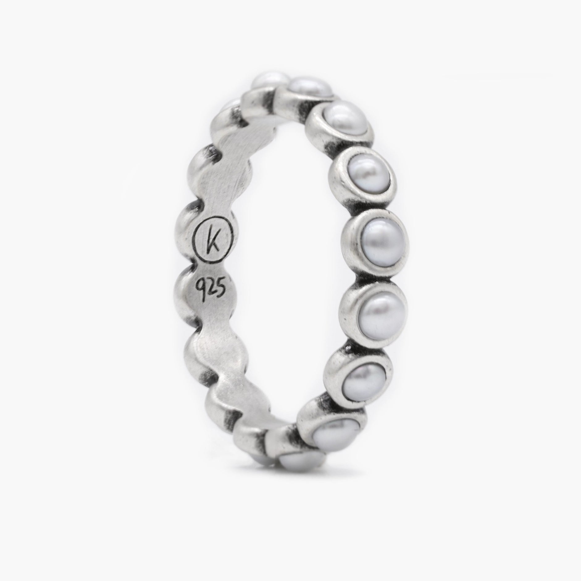 Sterling Silver Band Ring With Freshwater Pearls-Ring-Kompsós