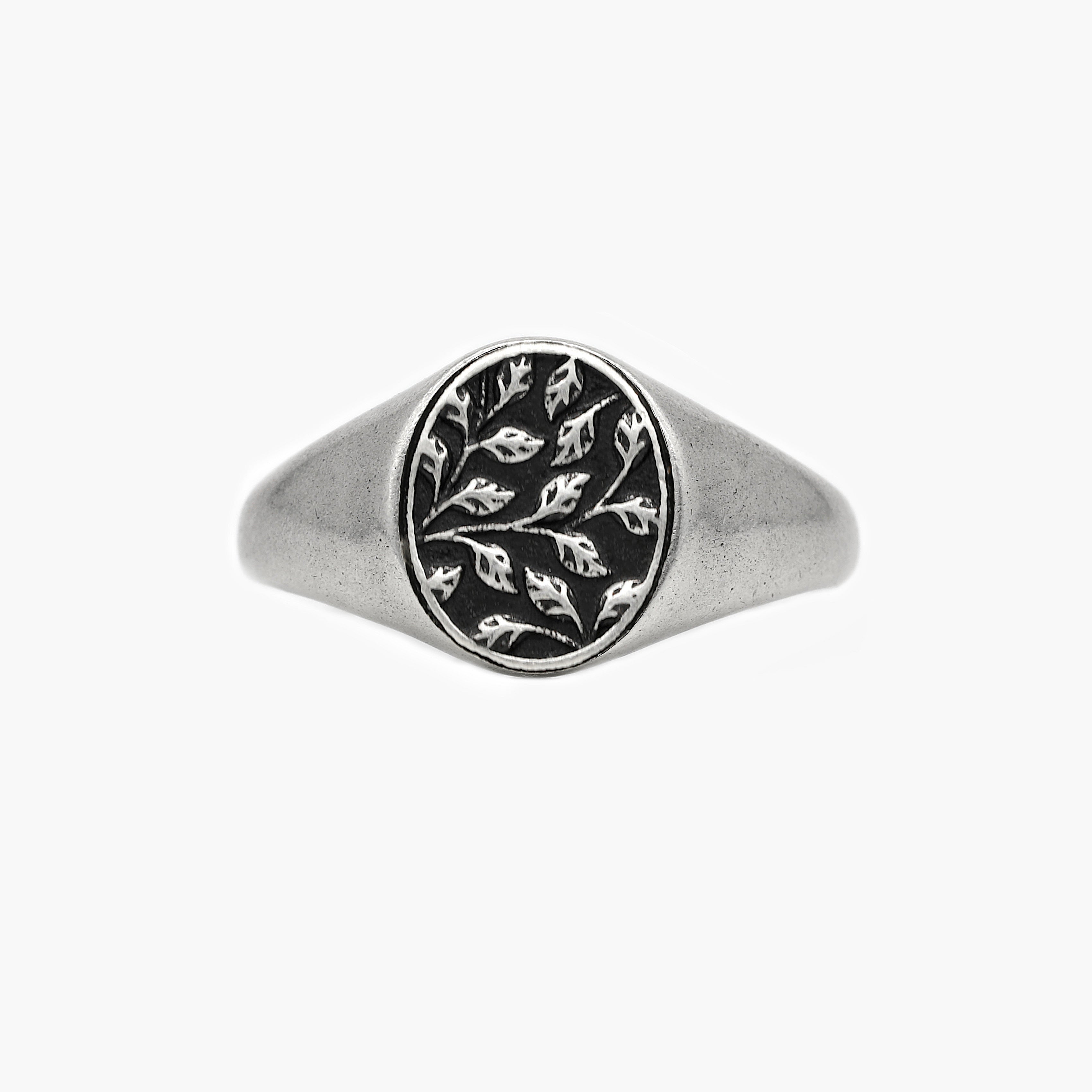 Sterling Silver Floral Oval Signet Ring With Aged Finish-Ring-Kompsós