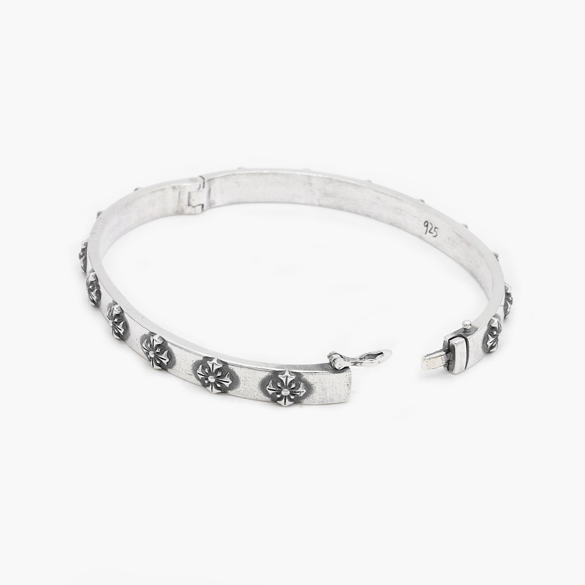 Sterling Silver Lockup Bangle With Patonce Cross-Bracelet-Kompsós