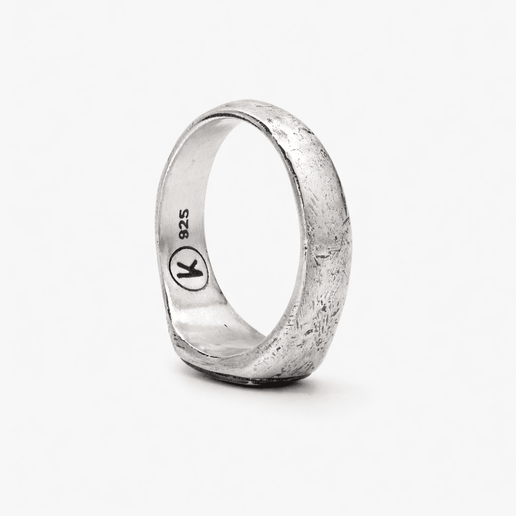 Sterling Silver Maxi Signet Ring With Aged Finish-Ring-Kompsós