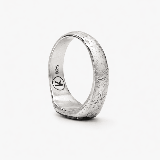 Sterling Silver Maxi Signet Ring With Aged Finish-Ring-Kompsós