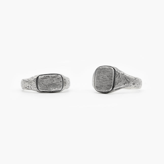 Sterling Silver Mini Signet Ring With Aged Finish-Ring-Kompsós