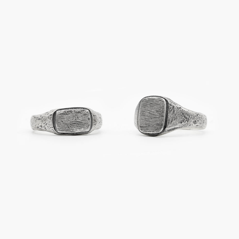 Sterling Silver Mini Signet Ring With Aged Finish-Ring-Kompsós