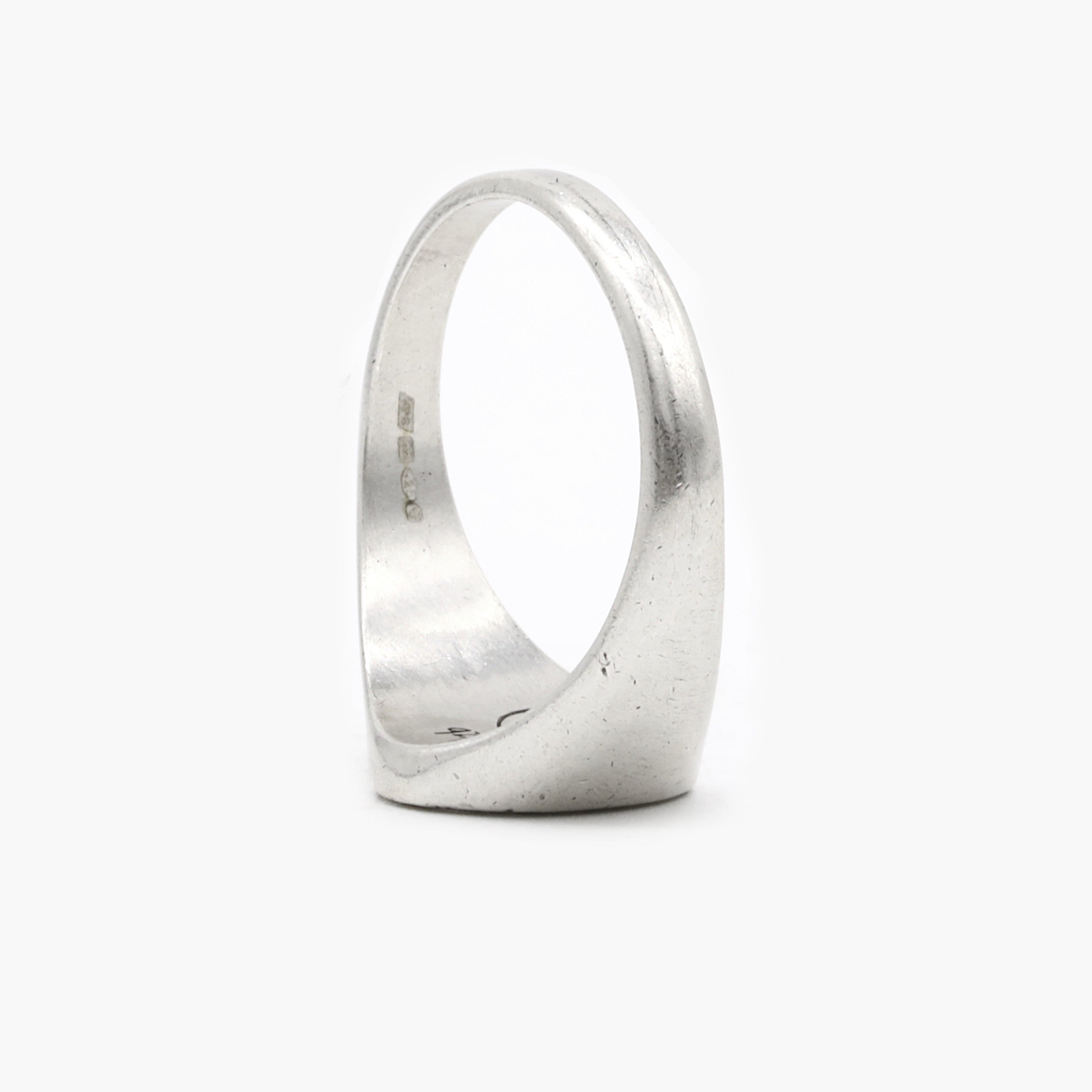 Sterling Silver Oval Signet Ring With Malachite Stone-Ring-Kompsós