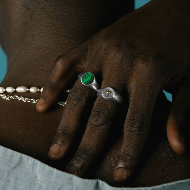 Sterling Silver Oval Signet Ring With Malachite Stone-Ring-Kompsós