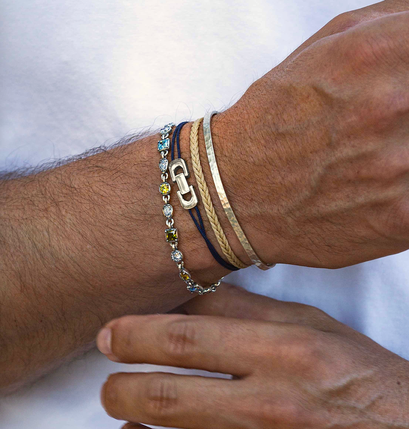 String Bracelet With Silver Mechanism (Red)-Bracelet-Kompsós