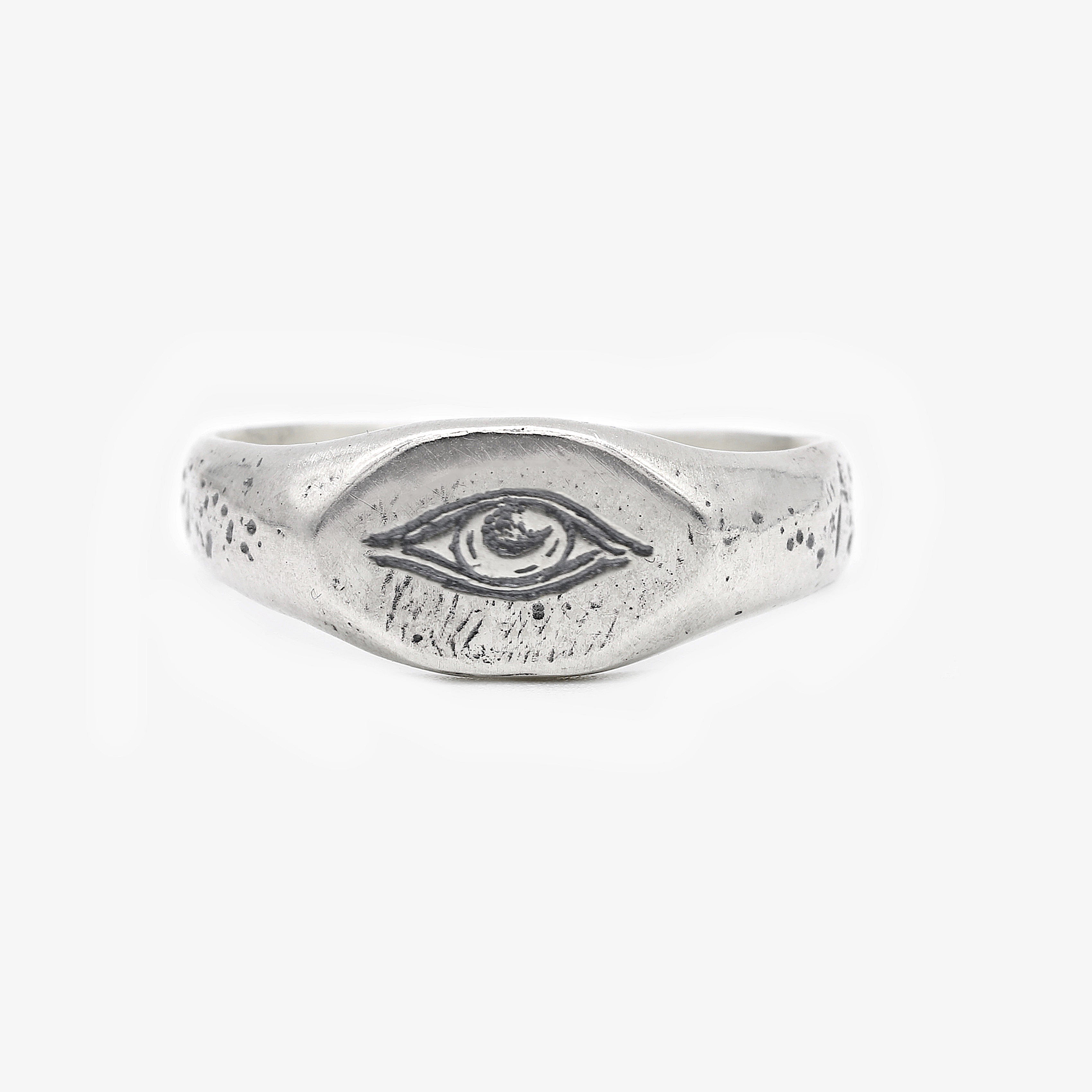 Thin Signet Ring With Engraved Evil Eye-Ring-Kompsós