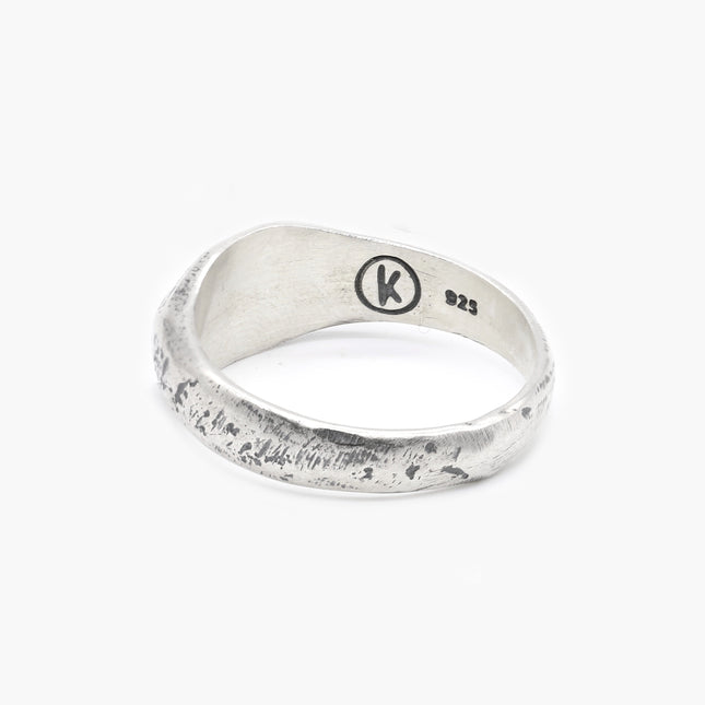 Thin Signet Ring With Engraved Evil Eye-Ring-Kompsós