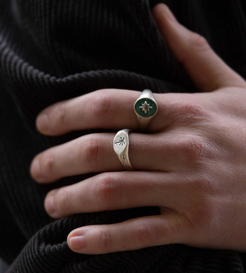 Thin Signet Ring With Engraved Palm Tree-Ring-Kompsós