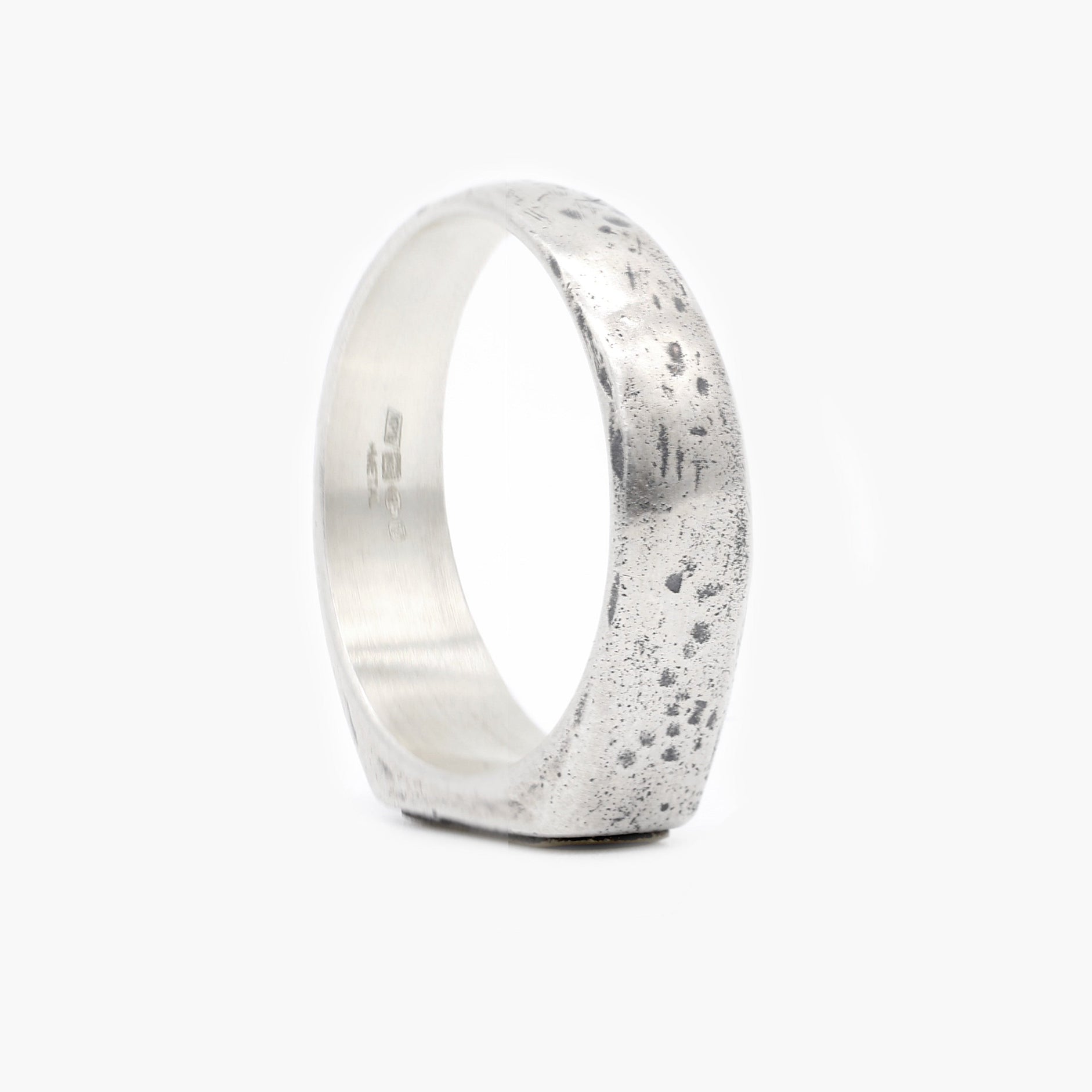 Thin Sterling Silver Ring With Gold Details-Ring-Kompsós