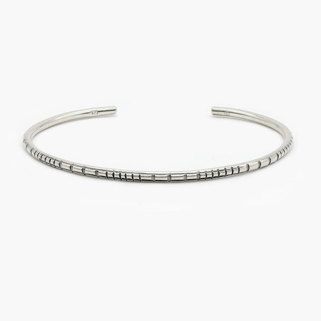 Navajo "Aztec" Silver Bangle-Kompsós
