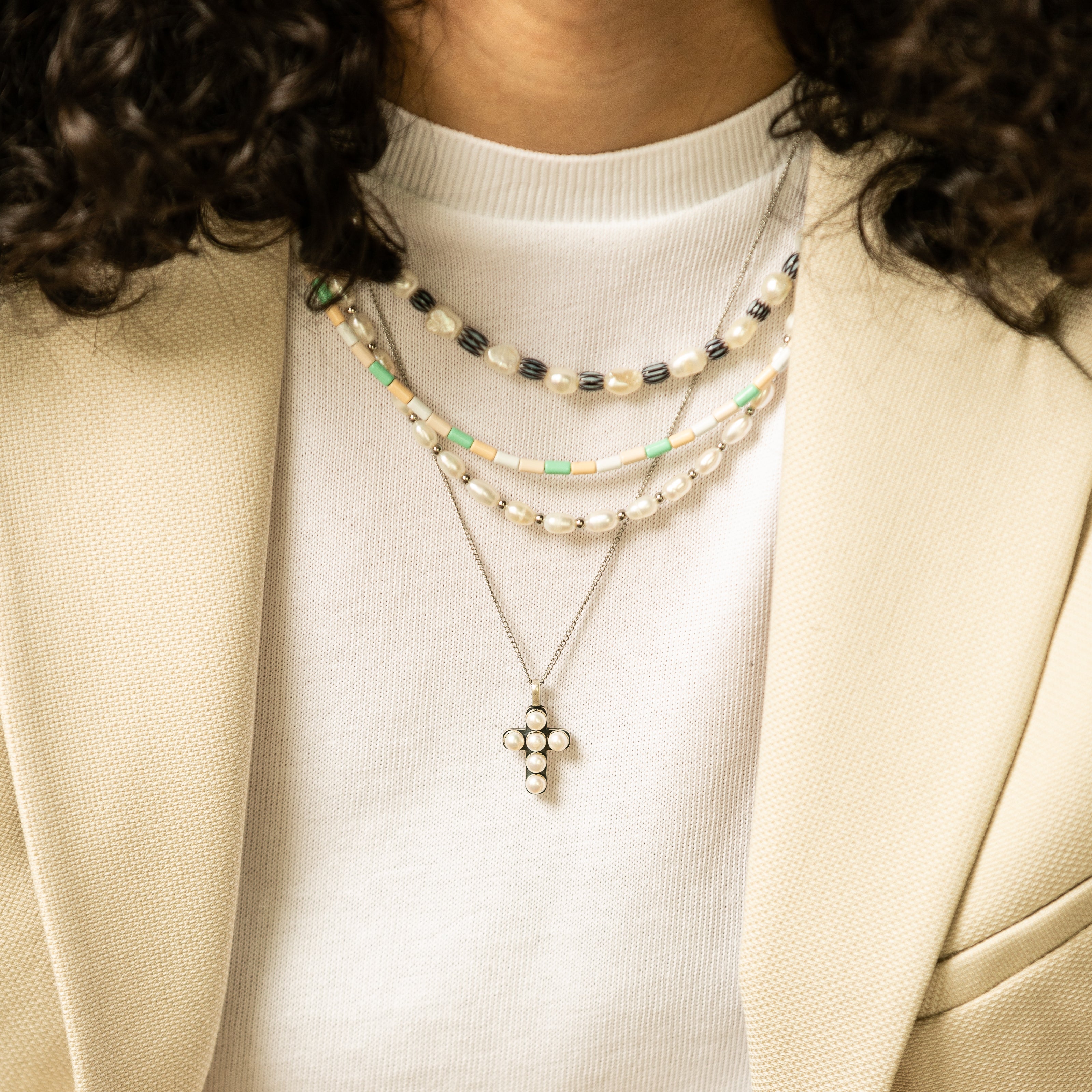 Silver Cross Necklace With Freshwater Pearls-Necklace-Kompsós